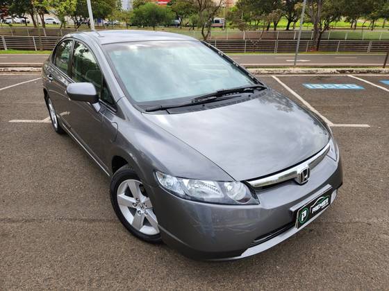 HONDA CIVIC 1.8 LXS 16V FLEX 4P AUTOMÁTICO HONDA CIVIC 1.8 LXS 16V FLEX 4P AUTOMÁTICO